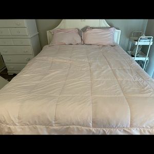 Queen 88x88 reversible light weight comforter